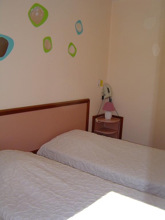 Le Magiot Hotel Montliot-et-Courcelles Cameră foto
